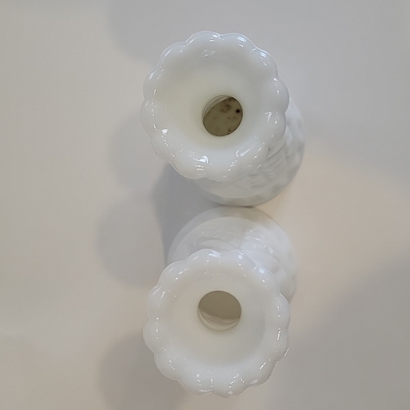 Vintage,  pair of Milk Glass Bud Vases, Stars and Bars design, Anchor Hocking - Picture 7 of 10